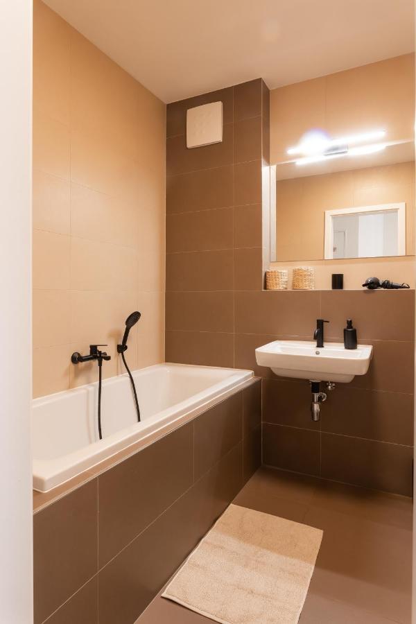 Quiet & Cozy Apartment Old Town - Free Underground Parking Caşonia Exterior foto